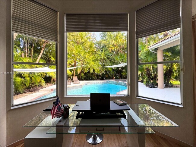 Building Photo - 375 Sabal Way