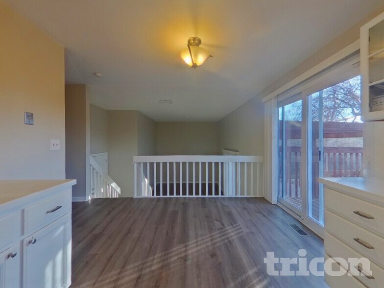 Building Photo - 3057 S Mobile Way