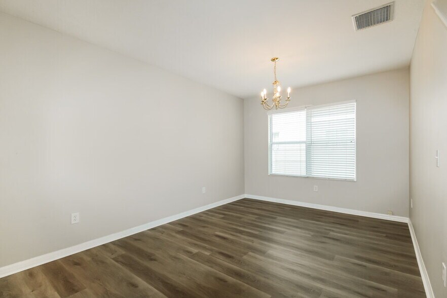 Building Photo - 10138 Perthshire Cir