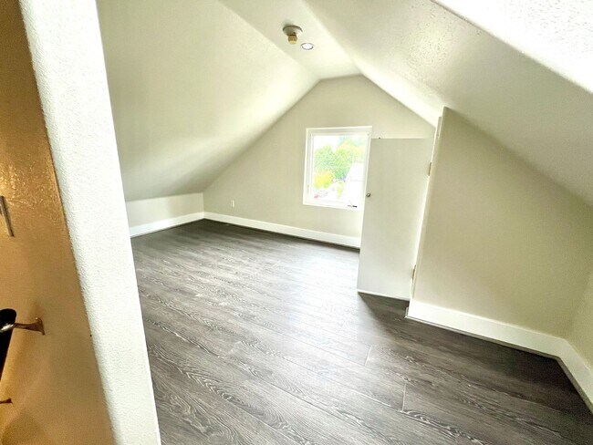 Building Photo - ROSEG01