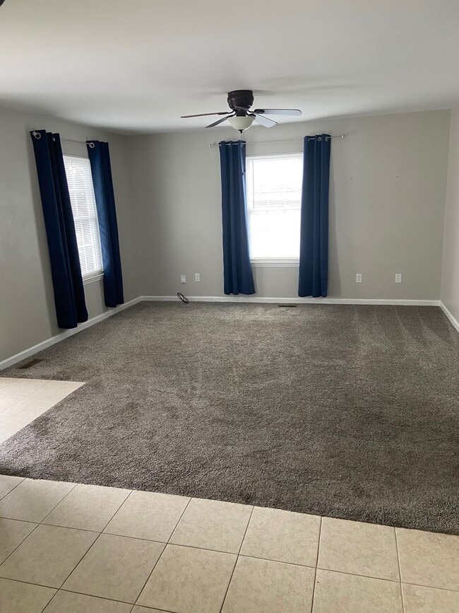 Building Photo - Charming 3 bedroom, 2 bath home in the heart of Dickson!!