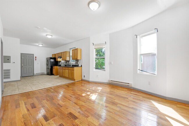 Building Photo - 904 S 18th St
