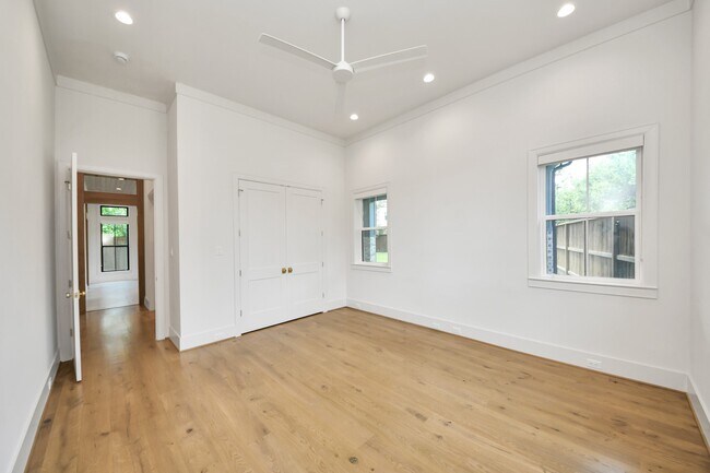 Building Photo - 739 Azaleadell Dr