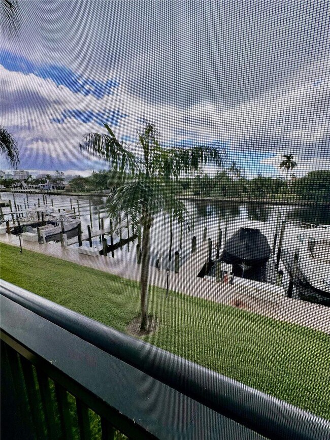 Building Photo - 240 Captains Walk