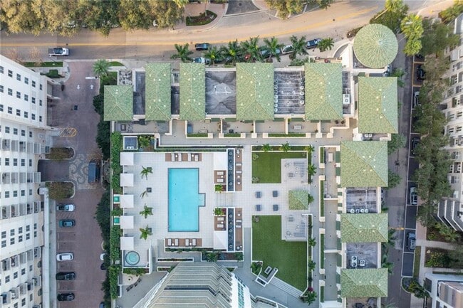 Building Photo - 450 Knights Run Ave