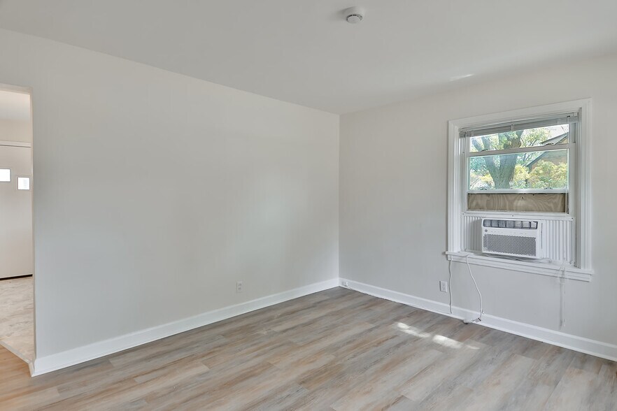 Building Photo - 304 Merrill Ave