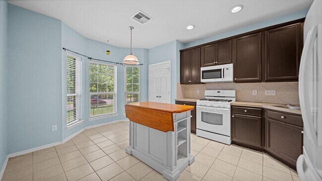 Building Photo - 213 Mesa View