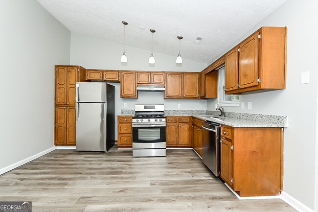 Building Photo - 3042 Medina Dr