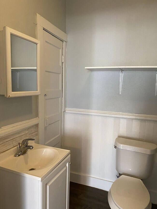 Building Photo - **MOVE-IN SPECIAL**  Vintage 1-Bedroom Near The Pearl