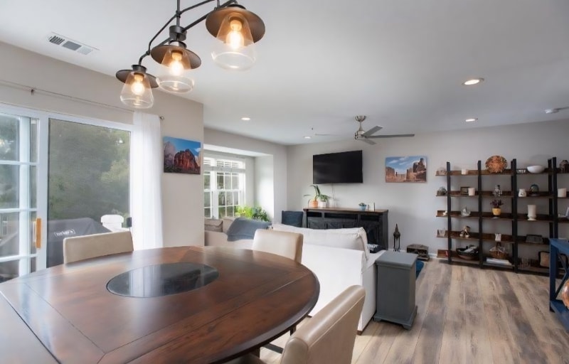 Building Photo - 1092 Shadowlawn Dr