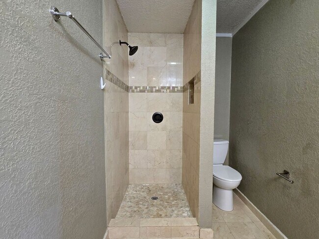 Building Photo - 230 Mighty Oak Ln
