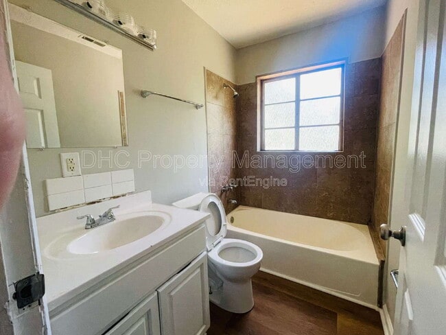 Building Photo - 3210 Delowe Dr