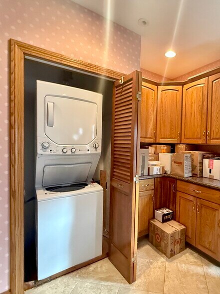 Building Photo - 41 Rich St