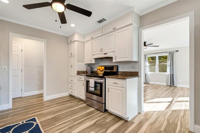 Building Photo - 1824 Roanoke Ave