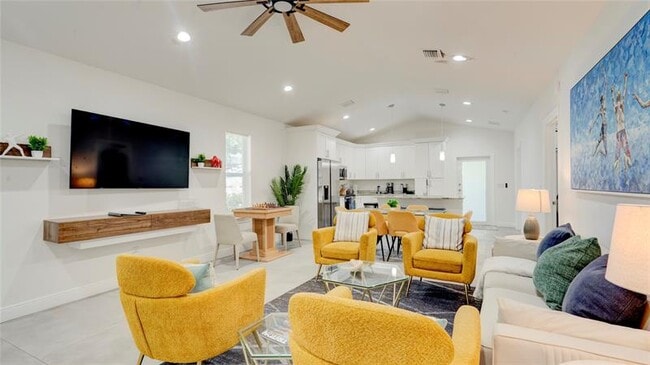 Building Photo - 627 47th St