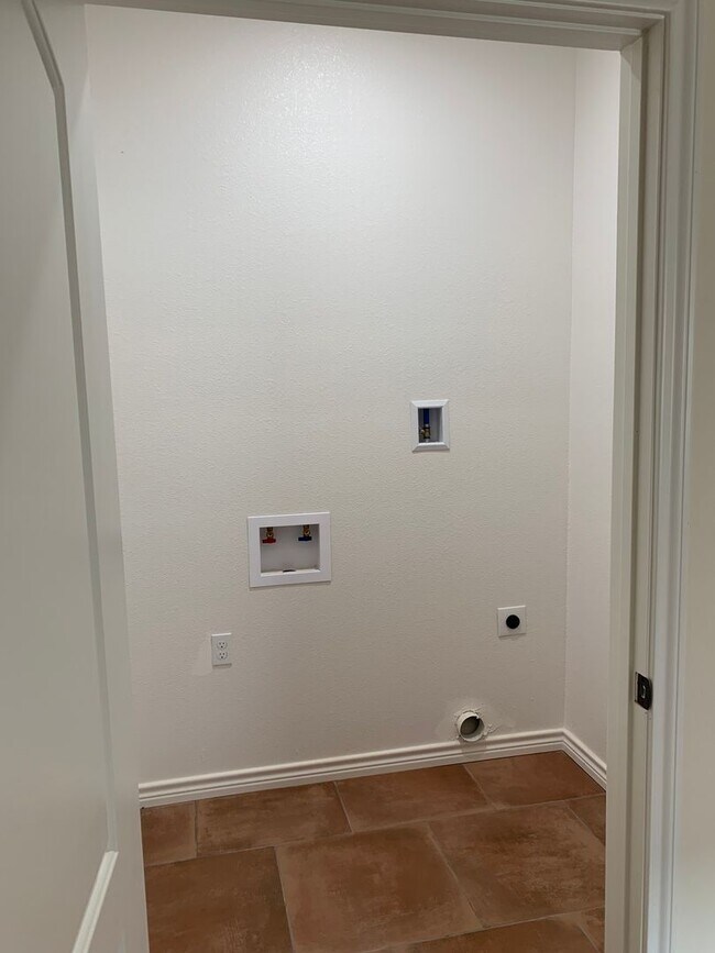 Building Photo - Brand New 1 Bedroom / 1 Bathroom Apartments in Lindale!