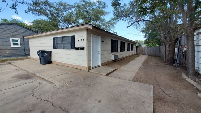 Building Photo - 4123 S Washington St