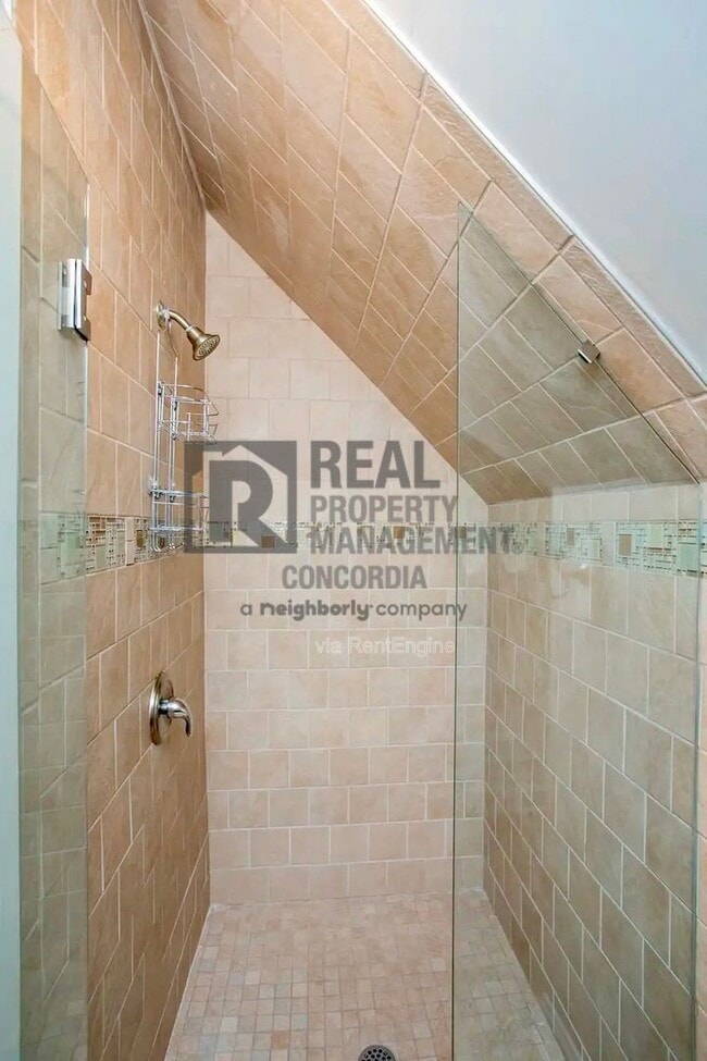 Building Photo - 1208 Woodland St