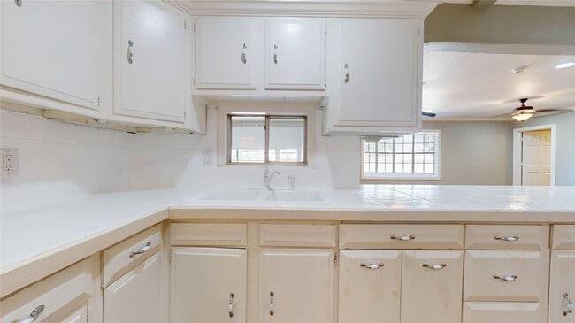 Building Photo - 317 Moody St