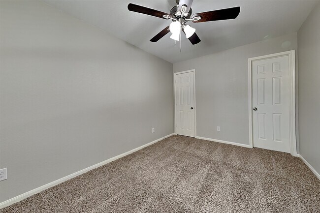 Building Photo - 16731 N Blue Jay Dr
