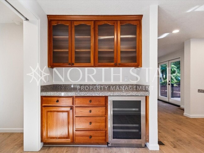 Building Photo - Lake Oswego Home for Lease – Fully Remodeled
