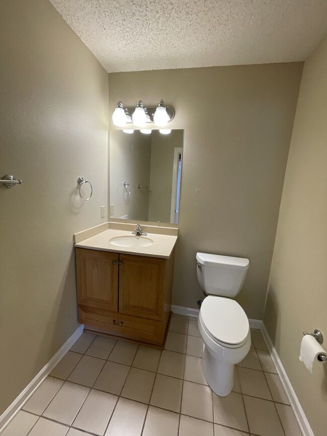 Building Photo - Converse 4 bedroom 2.5 bath 2334 sqft with...