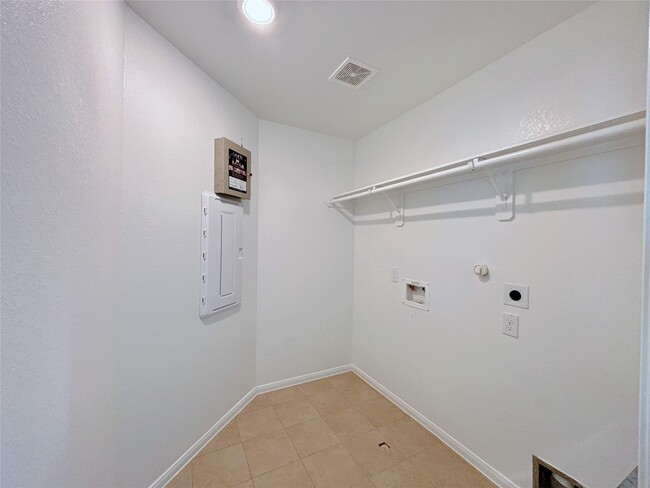 Building Photo - 6034 Prince Pl Dr