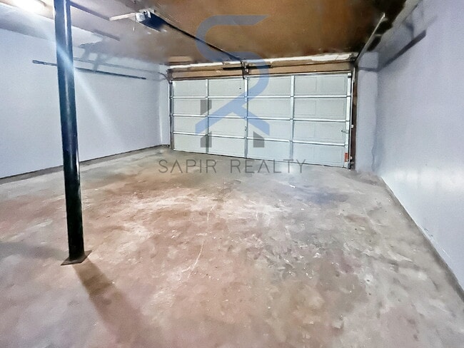 Building Photo - 2020 Downs Pl