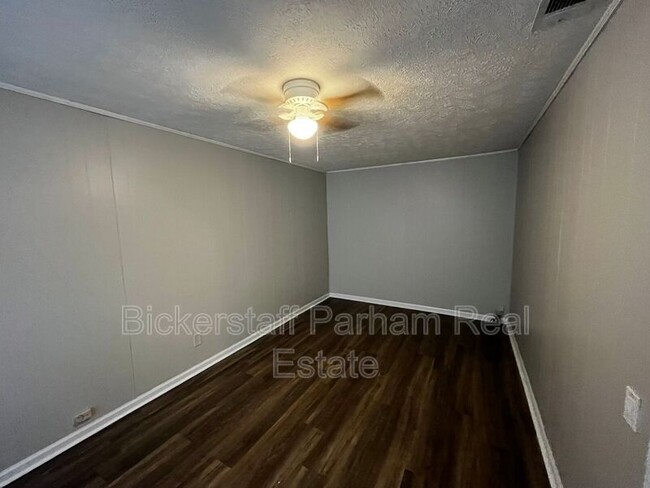 Building Photo - 5615 Buxton Dr