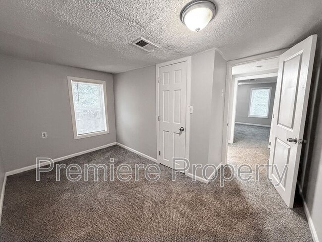 Building Photo - 2409 Mc Kinley Ave