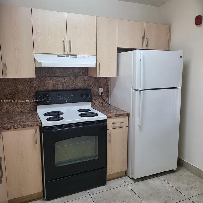 Building Photo - 7670 SW 152nd Ave