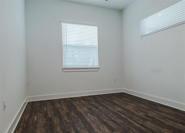 Building Photo - 1004 Wheatley Ave