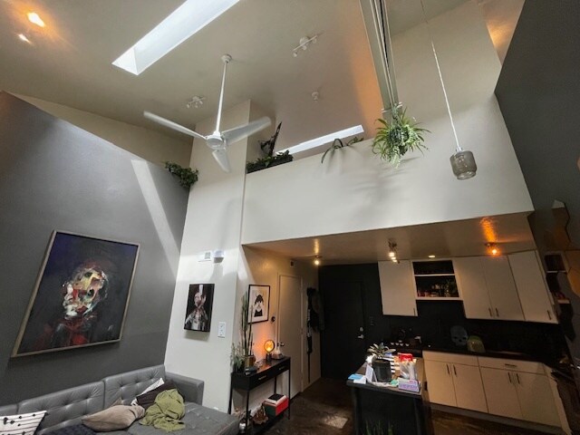 Building Photo - 440 W 900 S