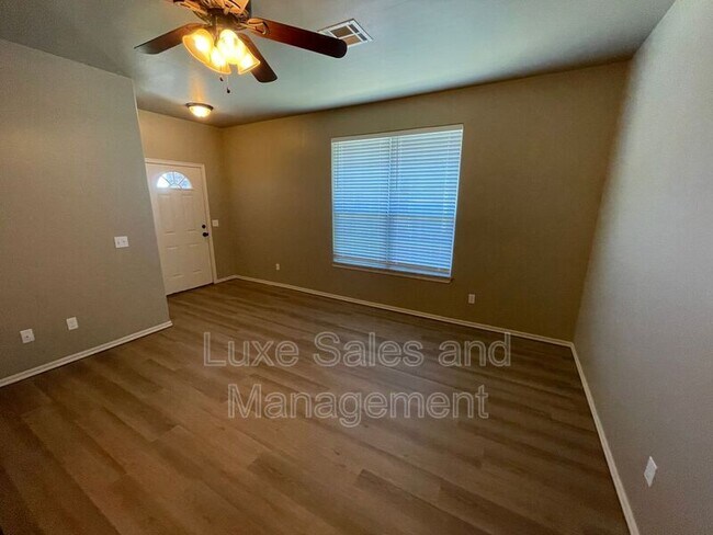 Building Photo - 1317 Garden Gate Dr