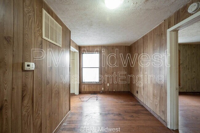 Building Photo - 918 S Bell St