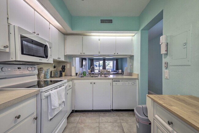 Building Photo - 6372 Palma Del Mar Blvd S