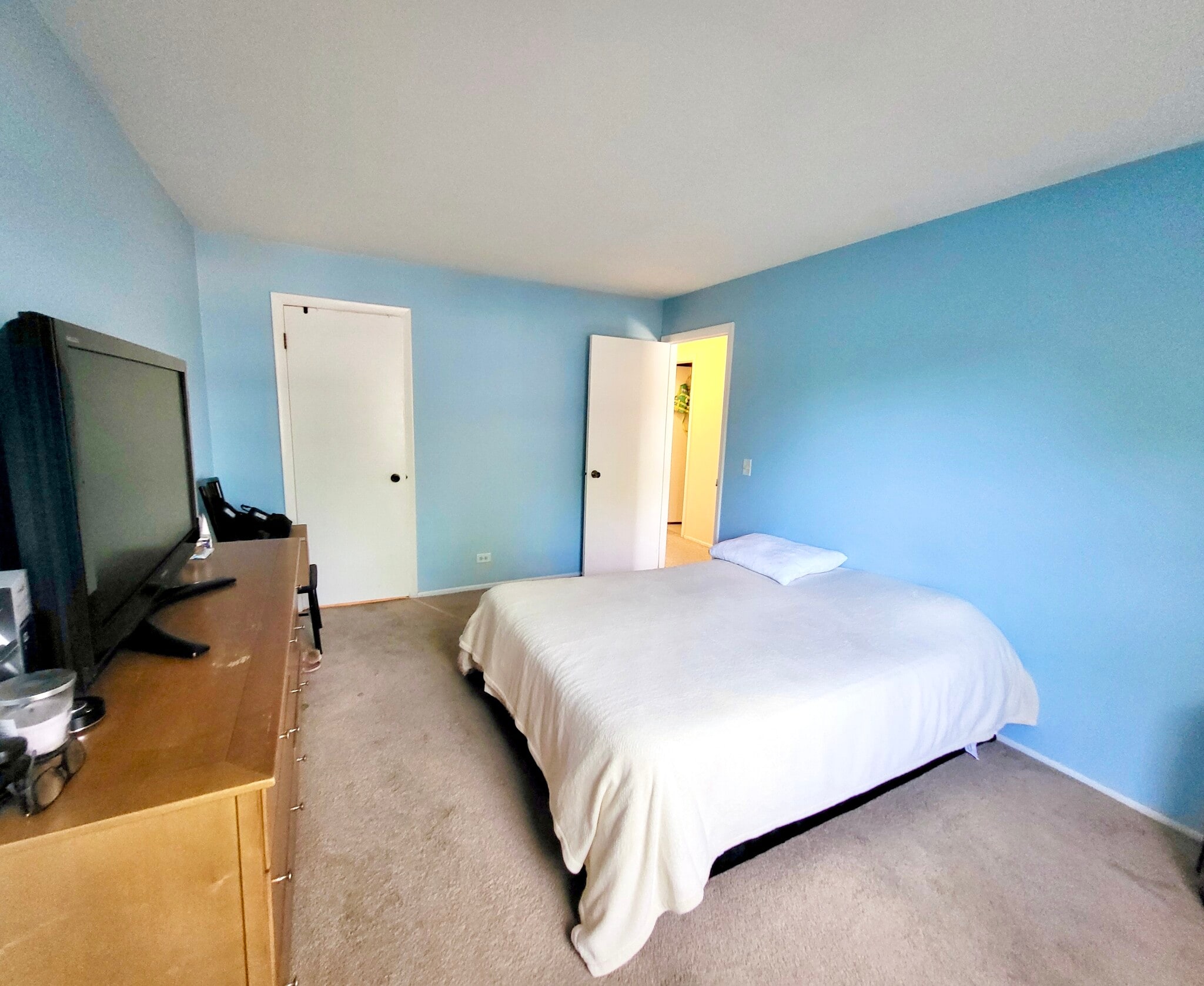 Building Photo - 1054 Deerpath Ct