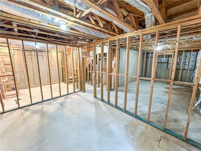 Building Photo - 2027 Oakbluff Way SW