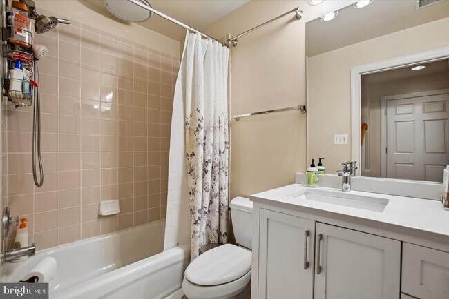 Building Photo - 1309 McLean Crest Ct