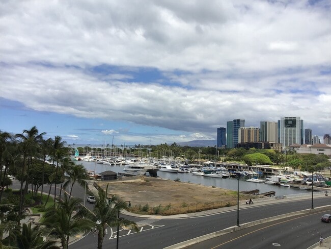 Building Photo - Ala Wai Terrace