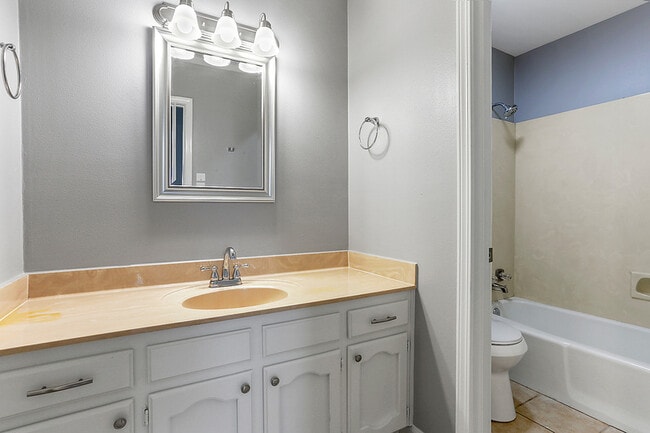 Building Photo - 4131 Country View Dr