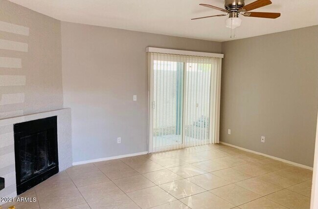 Building Photo - 1542 W Sahuaro Dr