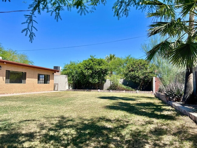 Building Photo - 6607 E Sheridan St