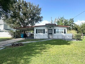 Building Photo - 3/2 home available in Bunche Manor featuri...