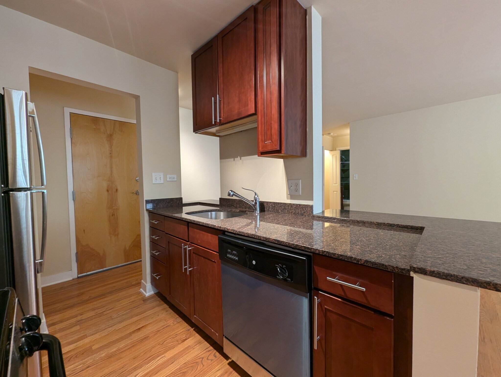 Building Photo - 625 W Wrightwood Ave