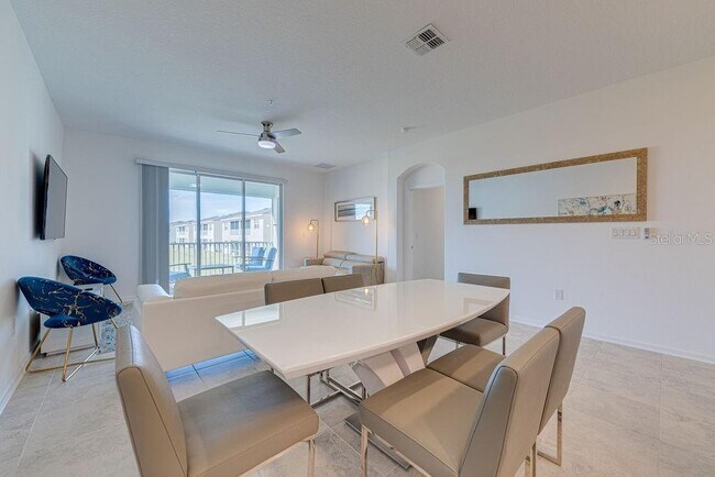 Building Photo - 9327 Sommerset Hills Dr