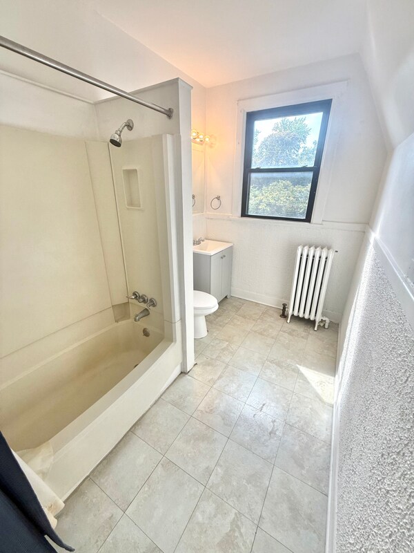 Building Photo - 228 Saratoga St