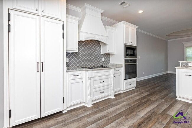 Building Photo - 1052 Chattahoochee Dr.