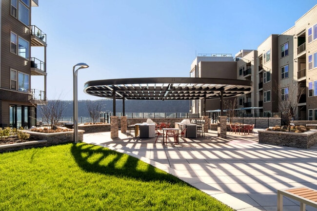 Building Photo - 79 Alexander St