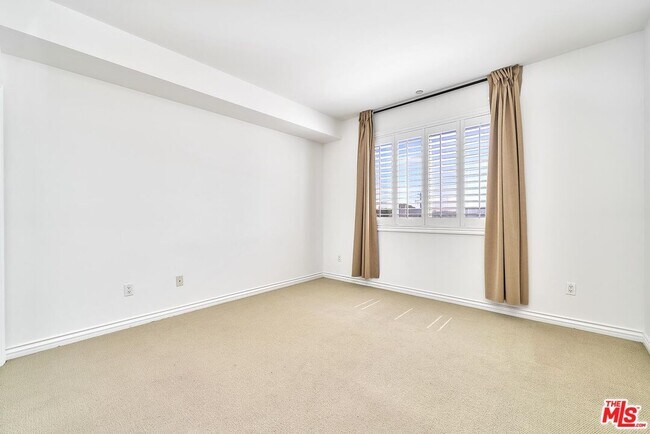 Building Photo - 2230 S Bentley Ave